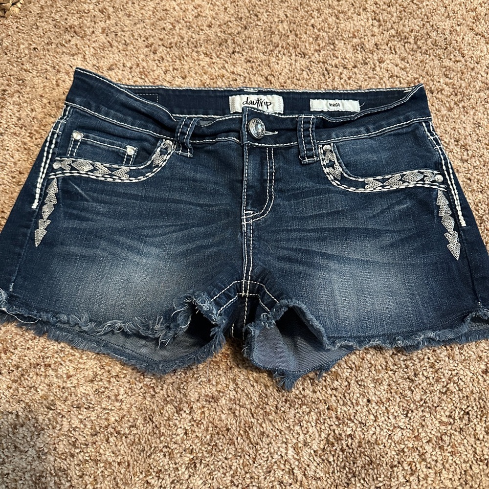 Daytrip Jean shorts distressed low-rise with embellished trimming and pockets